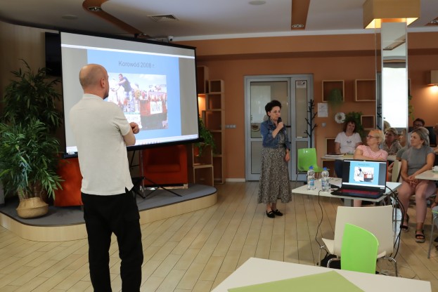 Tradycja wciąż żywa – szkolenie z tworzenia koron żniwnych w Nutka Cafe
