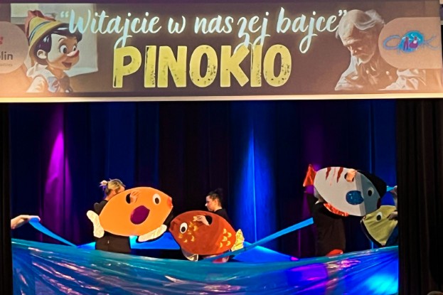 „Pinokio” w Gogolinie zachwycił publiczność. Wyjątkowe przedstawienie nauczycieli i rodziców w GOK