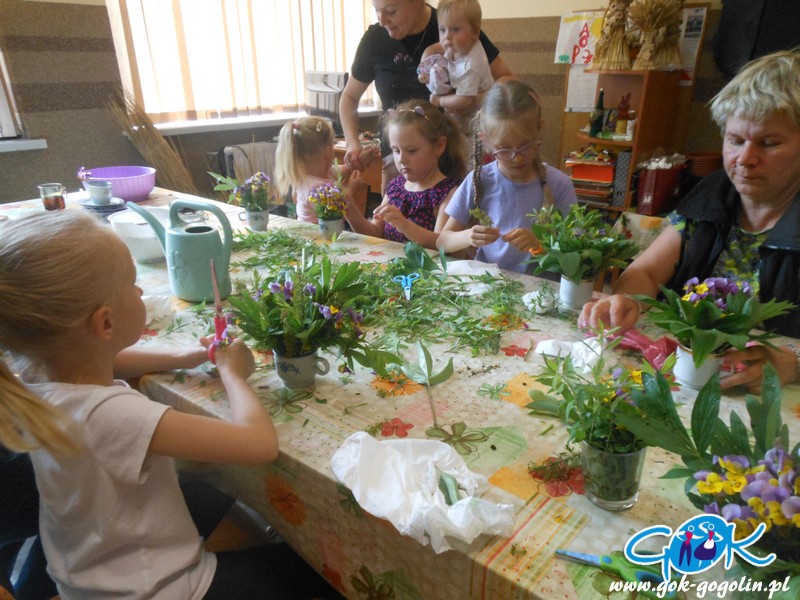 Odrowąż: Kwiaty dla Mamy