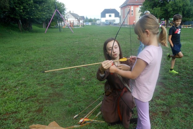 Kreatywny półmetek wakacji w świetlicy wiejskiej w Odrowążu