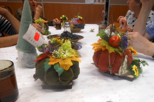 Warsztaty tworzenia ozdób halloweenowych w świetlicy wiejskiej w Odrowążu