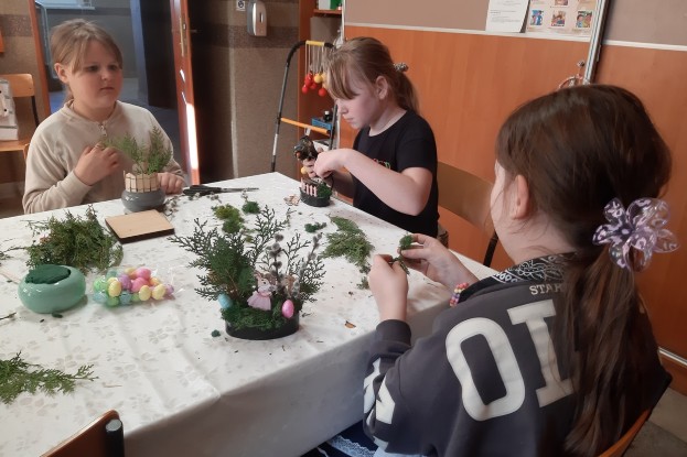 Wielkanocne warsztaty dla dzieci w Świetlicy Wiejskiej w Odrowążu