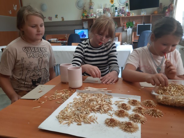 Mali artyści przygotowują dekoracje dożynkowe