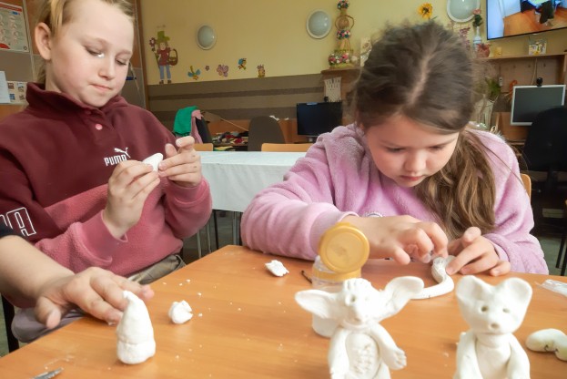 Papierowe cudeńka w Odrowążu – kreatywne warsztaty dla dzieci